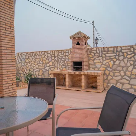 Familiar Con Piscina Privada, A&a Y Cerca Del Pueblo No Se Alquila A Grupos Holiday home